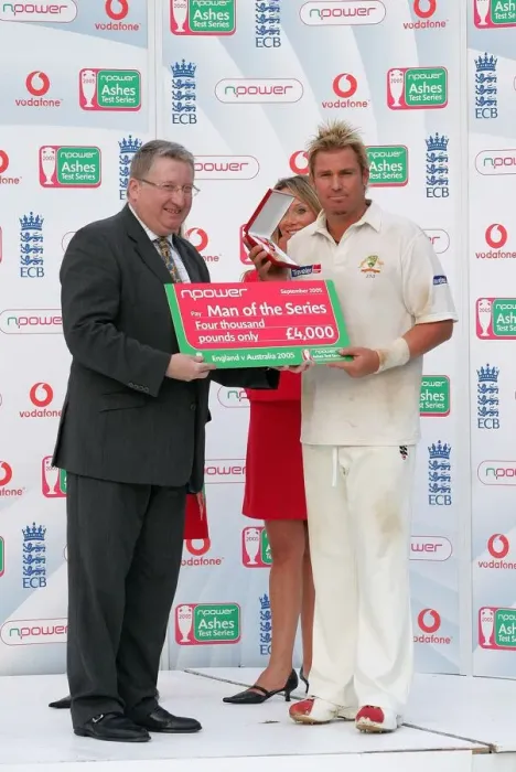Framed Print : Shane Warne With Award Framed Print : Shane Warne With Award