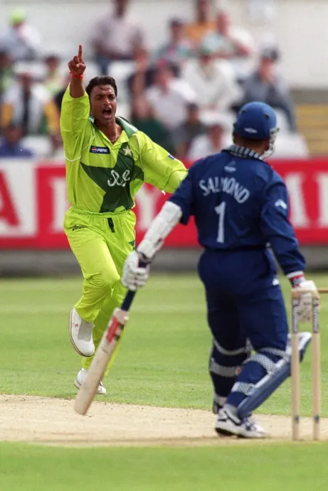 Framed Print : Shoaib Akhtar & Salmond
