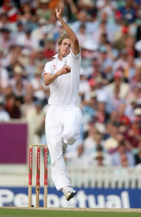 Framed Print : Stuart Broad