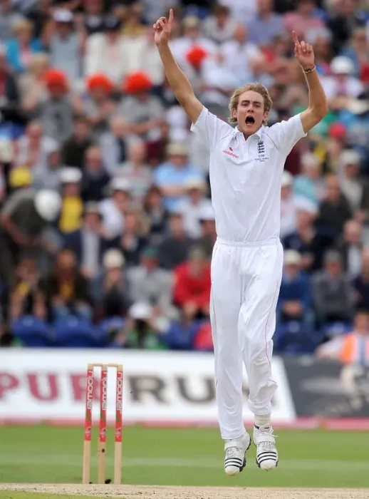 Framed Print : Stuart Broad Celebrates Framed Print : Stuart Broad Celebrates