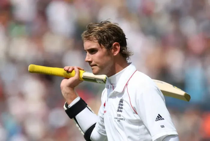 Framed Print : Stuart Broad Leaves The Field With A Huge Applause From Framed Print : Stuart Broad Leaves The Field With A Huge Applause From