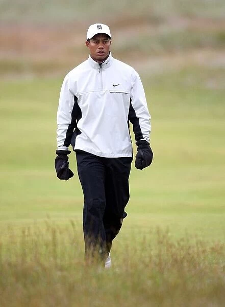 Tiger Woods Wearing His Mittens