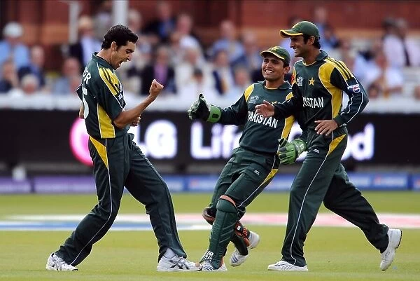 Umar Gul Celebrates Wicket