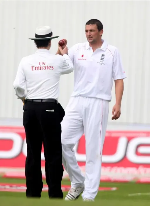 Framed Print : Umpire Billy Bowden & Steve Harmison Inspect The Ball Um Framed Print : Umpire Billy Bowden & Steve Harmison Inspect The Ball Um