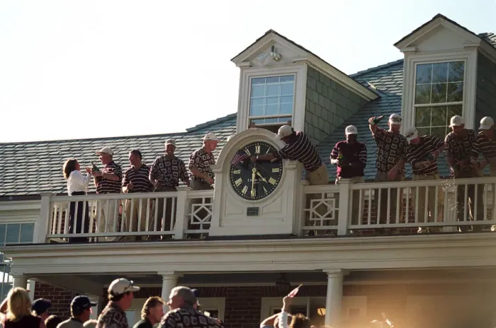 Framed Print : USAPlayer Celebrate On Roof
