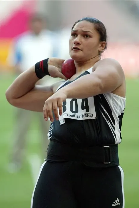 Framed Print : Valerie Adams Framed Print : Valerie Adams