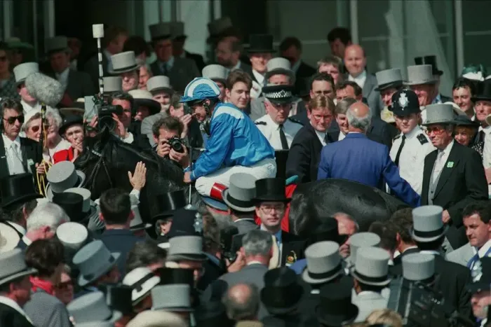 Framed Print : Willie Carson On Erhaab Walks