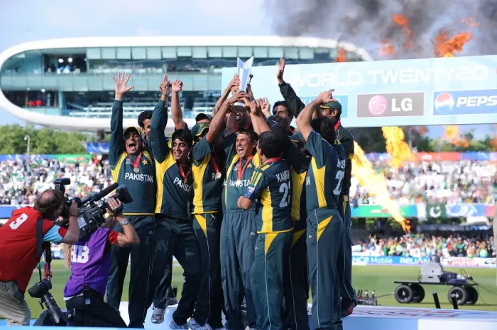 Framed Print : Younus Khan Lifts World Cup