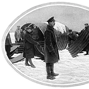Erecting a Nissen hut in the snow, 1917