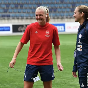Arsenal Women's Champions League Clash: Frida Maanum vs. Emma Lennartsson, Linkopings FC (September 2023)