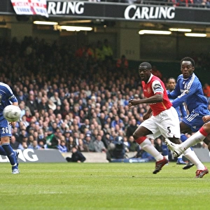 Theo Walcott shoots past Petr Cech to score the Arsenal goal
