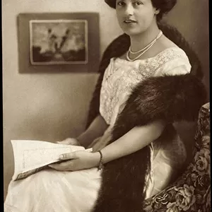 Ak I. K. H. Princess Wiltrud of Bavaria, seat portrait (b / w photo)