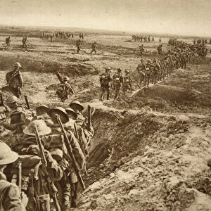 British infantry move forward in the advance on Cambrai, 1914-19 (b / w photo)