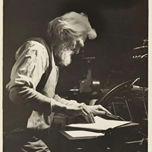 Printer in New York, 1905 (b / w photo)