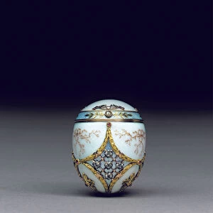 Rare jewelled two-colour egg bonbonniere, 1896-1908 (gold, silver-gilt & guilloche enamel)