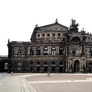 View of the opera in Dresden (photography)