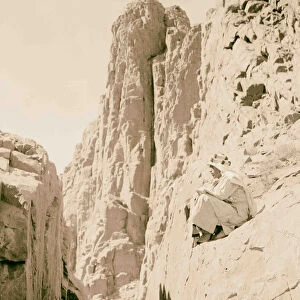 Sinai car Granite cliffs Suggestive sky-scraper