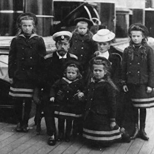 Tsar Nicholas II and Tsarina Alexandra of Russia and their children, 1907