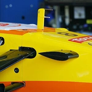 Formula One Testing: Renault R29 front suspension detail