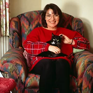 Lorraine Kelly at home with her cat February 1994