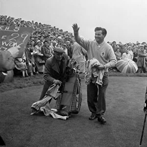 Ryder Cup Great Britain v USA Golf October 1957 Dai Rees acknowleges the gallery at
