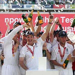 Andrew Strauss & England Lift The Ashes
