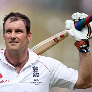 Andrew Strauss Walks Off To Loud Applause After 75 Runs