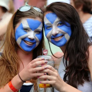 Andy Murray Fans With Painted Faces & Nails Andy Murray Fans With Painted Faces & Nails