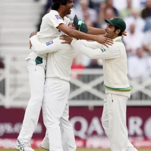 Mohammad Asif Celebrates His 5 Wicket Haul Mohammad Asif Celebrates His 5 Wicket Haul