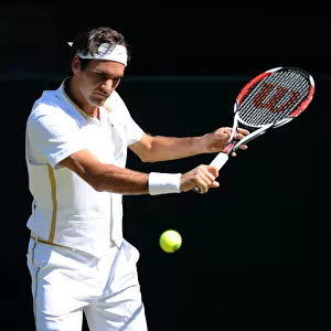 Roger Federer Warms Up Before Match