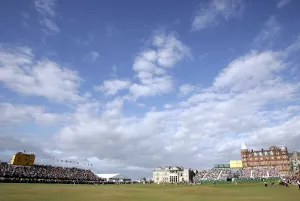 18th Green & Clubhouse