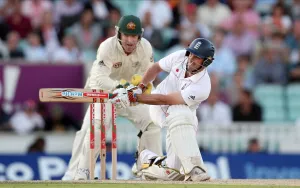 Andrew Strauss Sweeps Off Katich Spinner