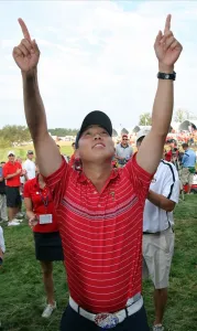 Fans Prints: Anthony Kim Salutes The Fans