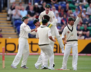 Ben Hilfenhaus Celebrates Kevin Pietersen Wicket With Brad H Ben Hilfenhaus Celebrates Kevin Pietersen Wicket With Brad H