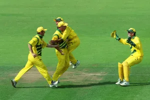 Kallis Prints: Bevan Celebrates Kallis Runout