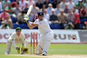 Pietersen Prints: Brad Hadin & Kevin Pietersen Hits His Fifty