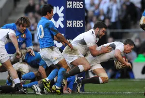 Italy Prints: Chris Ashton Scores Through The Posts
