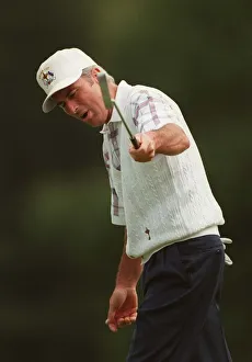 Curtis Prints: Curtis Strange Misses Putt