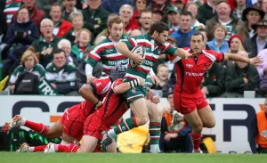 Tigers Prints: Dan Hipkiss Powers Through Tackled By Ryan Powell