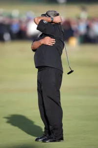 Darren Clarke Just Misses Birdie Putt On 18th