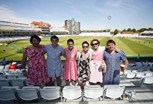 Lanka Prints: England Fans Watch