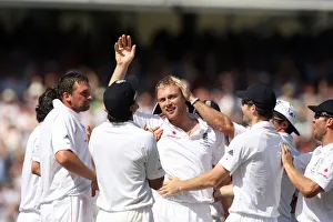 Ponting Prints: England Players Celebrate With Andrew Flitoff After Ponting