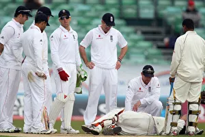 England Players Surround Sarwan After He Was Hit By The Ball England Players Surround Sarwan After He Was Hit By The Ball