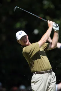 Plays Prints: Ernie Els Plays The 2nd Par 3