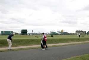 Plays Prints: Ernie Els Plays Road Hole