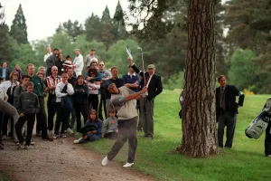 Plays Prints: Gary Orr Plays 7th Hole