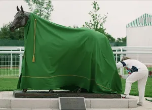 Epsom Prints: Generous Statue At Epsom