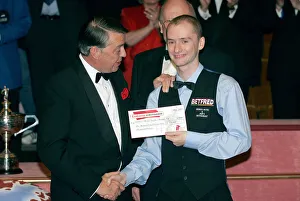 Dott Prints: Graeme Dott Accepts Cheque