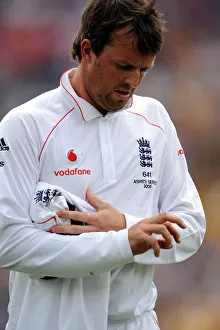Swan Prints: Graeme Swan Picks Up Finger Injury
