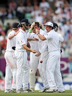 Swann Prints: Graeme Swann & Team Celebrate